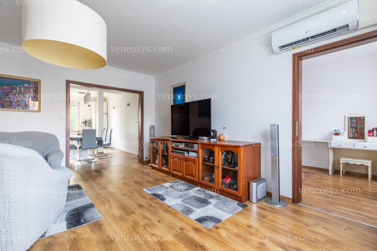 Ulica Kossutha, XV. dzielnica Budapesztu