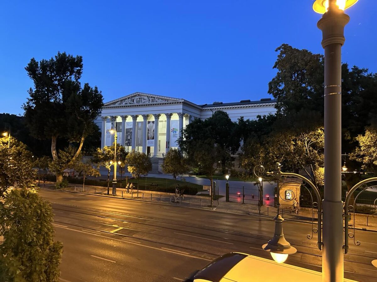 Z widokiem na Muzeum Narodowe, V. dzielnica Budapesztu