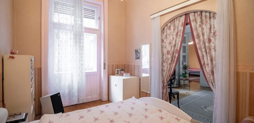 Przy ulicy Falk Miksa, V. dzielnica Budapesztu