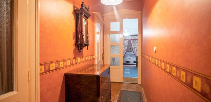 Przy ulicy Falk Miksa, V. dzielnica Budapesztu