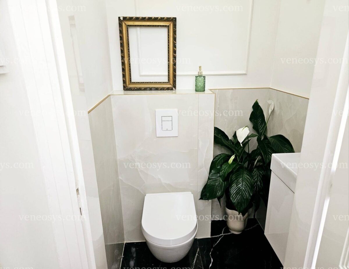 Ulica Váci za rogiem w V. dzielnicy Budapesztu