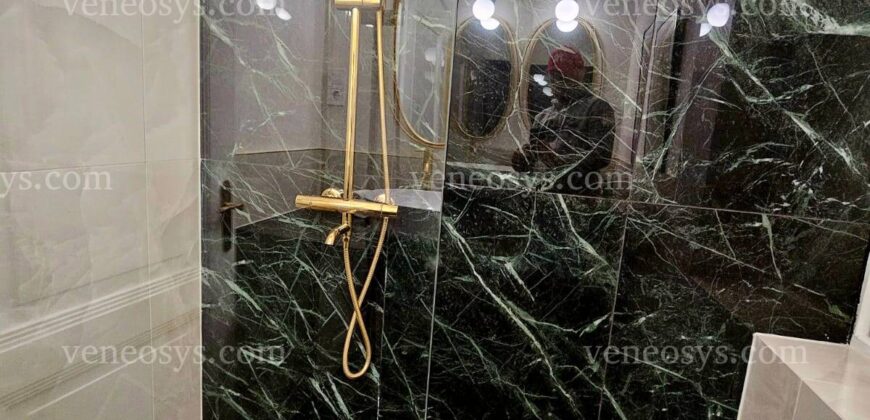 Ulica Váci za rogiem w V. dzielnicy Budapesztu