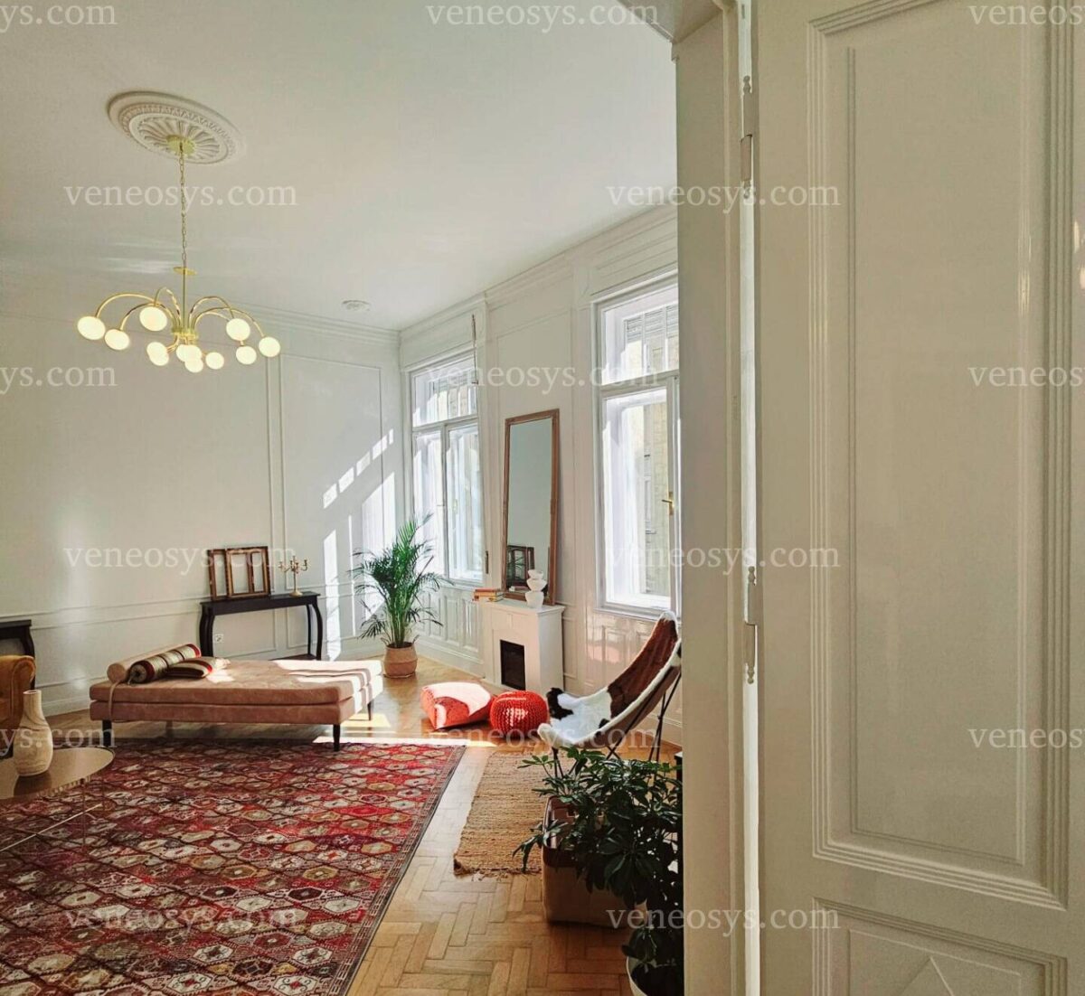 Ulica Váci za rogiem w V. dzielnicy Budapesztu