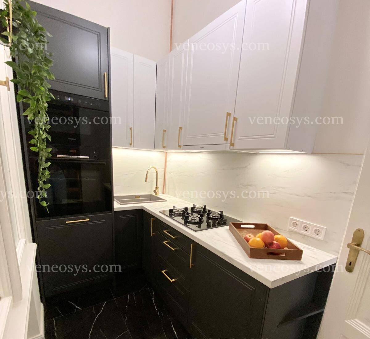 Ulica Váci za rogiem w V. dzielnicy Budapesztu