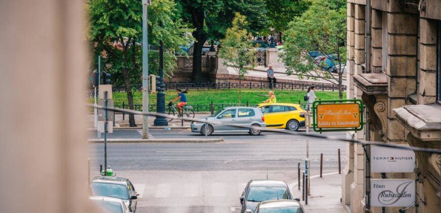 Przy Andrássy út w VI. dzielnicy Budapesztu