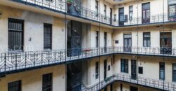 Na ulicy Alkotmány w V. dzielnicy Budapesztu