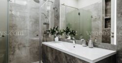 Na ulicy Alkotmány w V. dzielnicy Budapesztu