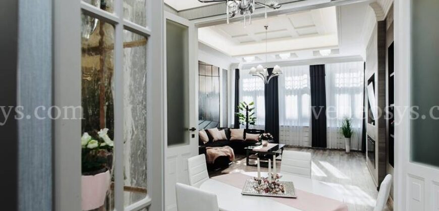 Na ulicy Alkotmány w V. dzielnicy Budapesztu