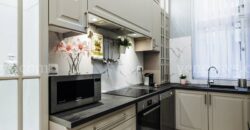 Na ulicy Alkotmány w V. dzielnicy Budapesztu