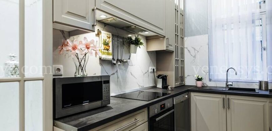 Na ulicy Alkotmány w V. dzielnicy Budapesztu